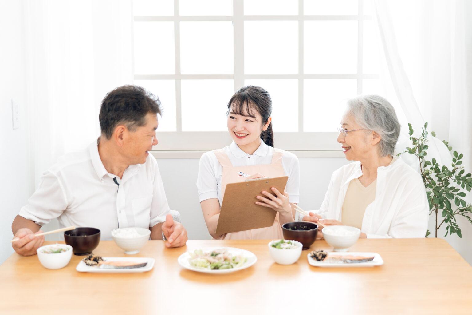 【介護施設編】食事介助の手順 美味しく召し上がるコツとNGな介助