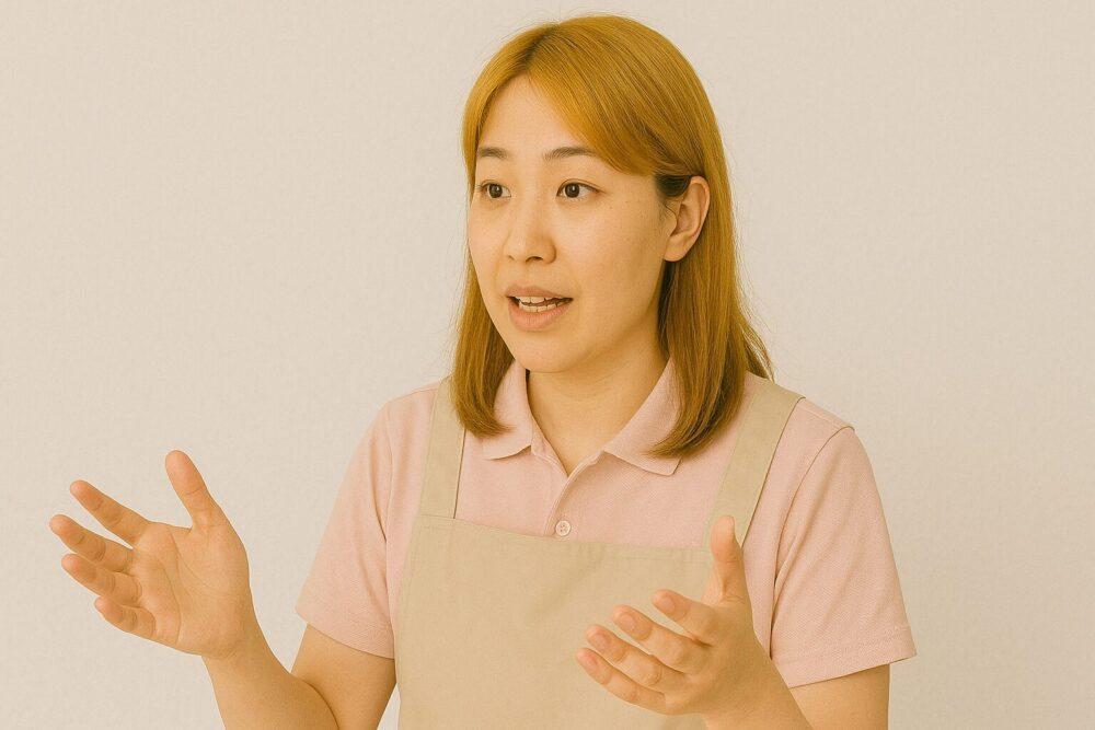 金髪の女性介護士のイメージ画像